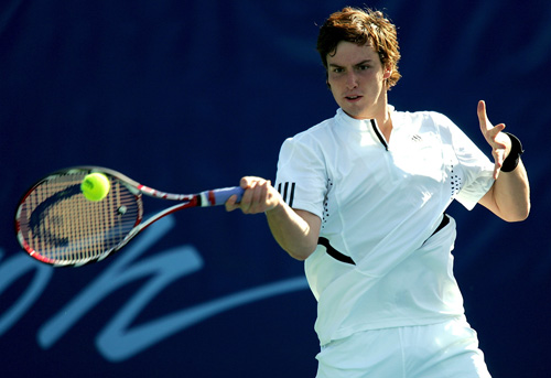 他因意外受 他因意外受